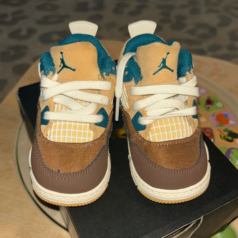 Air Jordan 4 Retro 'Cacao Wow' sneakers Size 5C